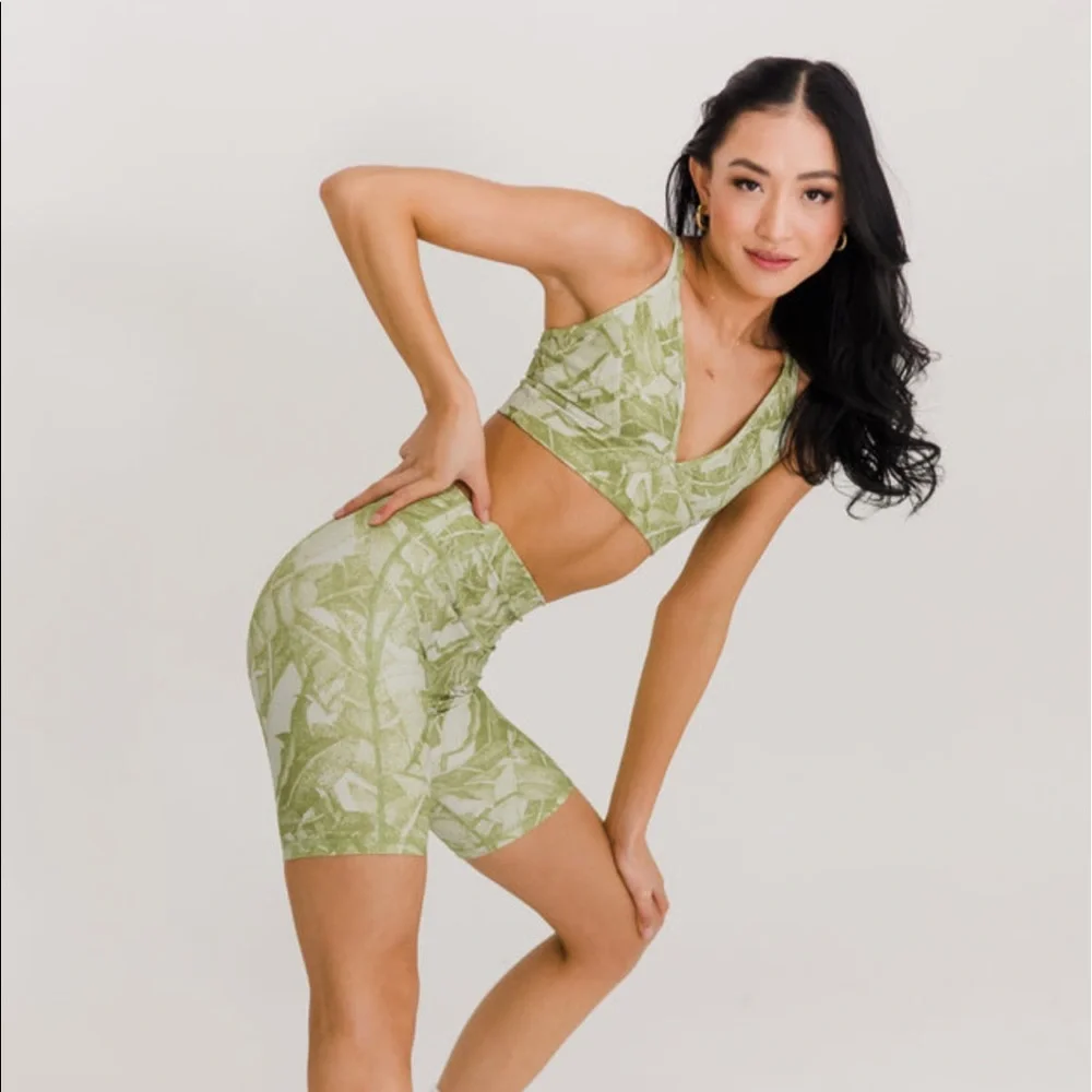 Cara Loren HIGH RISE BIKER SHORT - LEAF - Picture 2 of 6